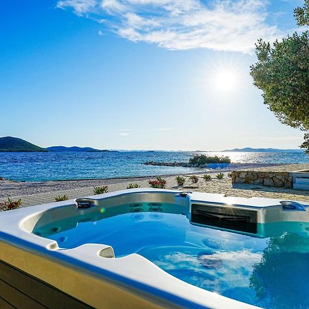 Buqez Eco Resort - Beach Villa 28 - Directly By Beach دراغ المظهر الخارجي الصورة