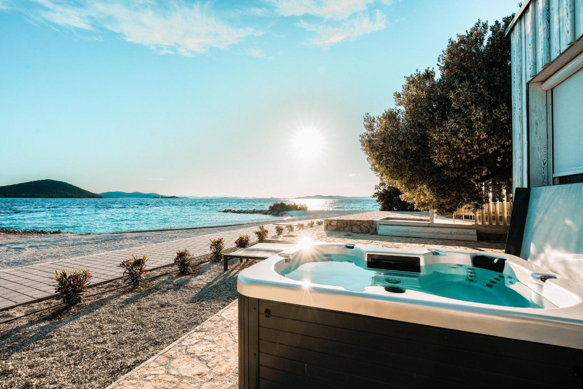 Buqez Eco Resort - Beach Villa 28 - Directly By Beach دراغ المظهر الخارجي الصورة